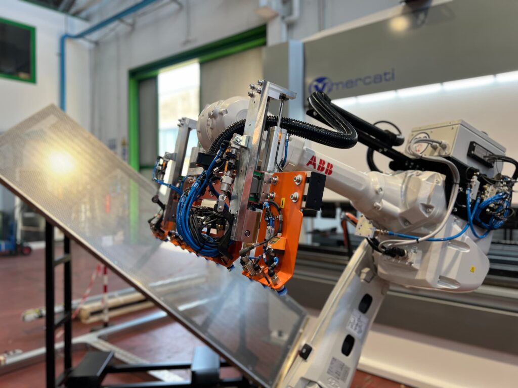 Img 13 - Robotic bending systems - Flexible and customizable robotic sheet metal bending cells developed to serve most of the press brakes on the market
