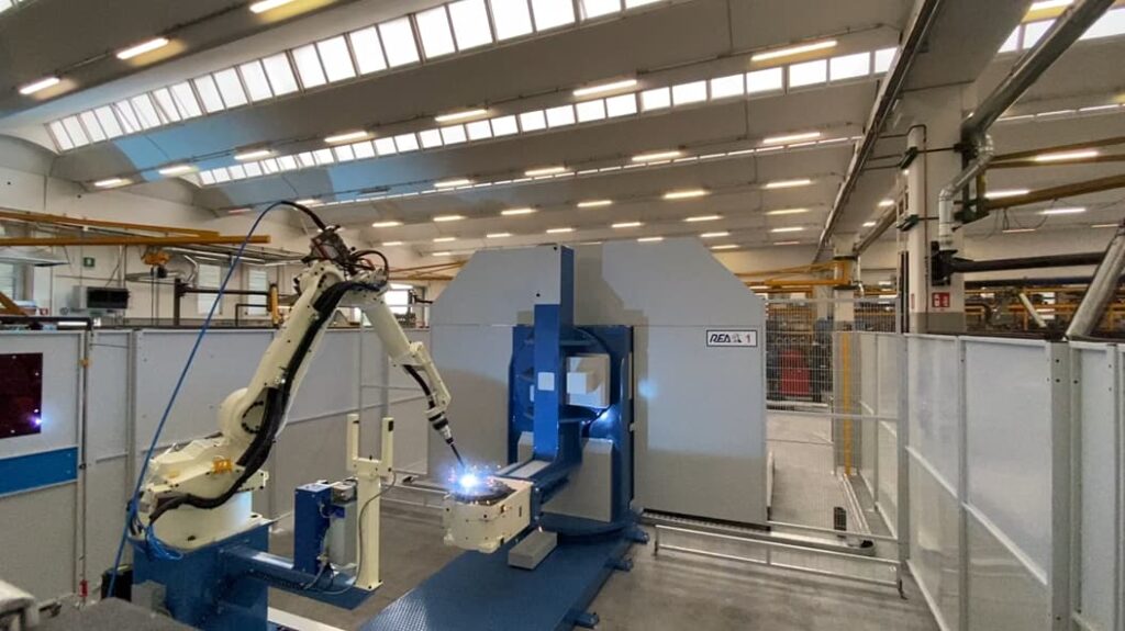 Img 11 - sheet metal – welding - We design robotic systems for automated welding. Maximum precision and productivity with REA Robotics technology.