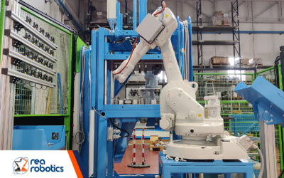 Img 3 - Automazione nello stampaggio a caldo: i vantaggi dell’asservimento robotizzato. - Scopri cos’è l’asservimento nello stampaggio a caldo e come l’automazione robotizzata REA Robotics aumenta sicurezza, velocità e qualità produttiva.